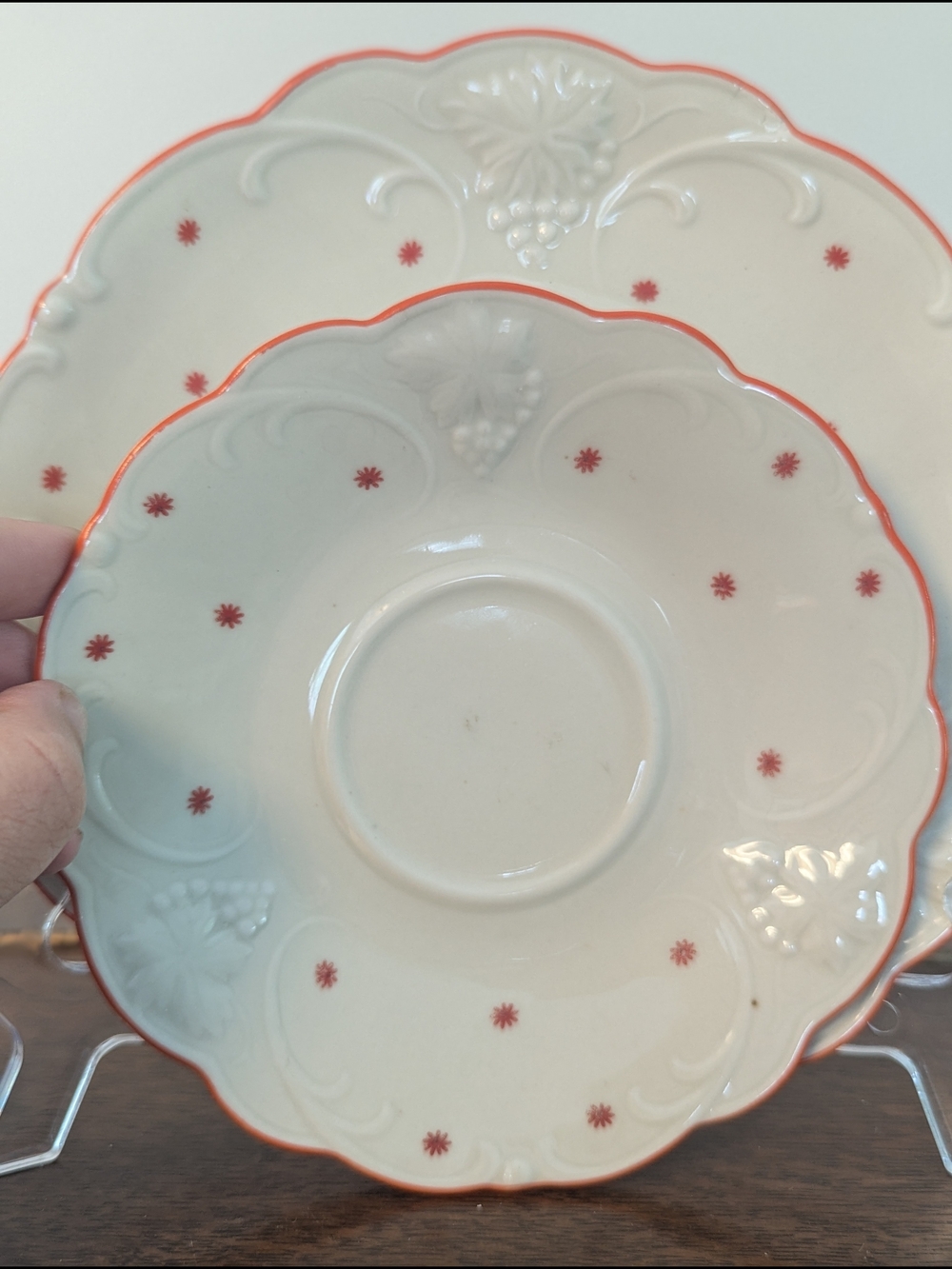 Majolica Ceramic Dessert Set • Coral Stars Embossed Grapes • Saucer & Cake Plate